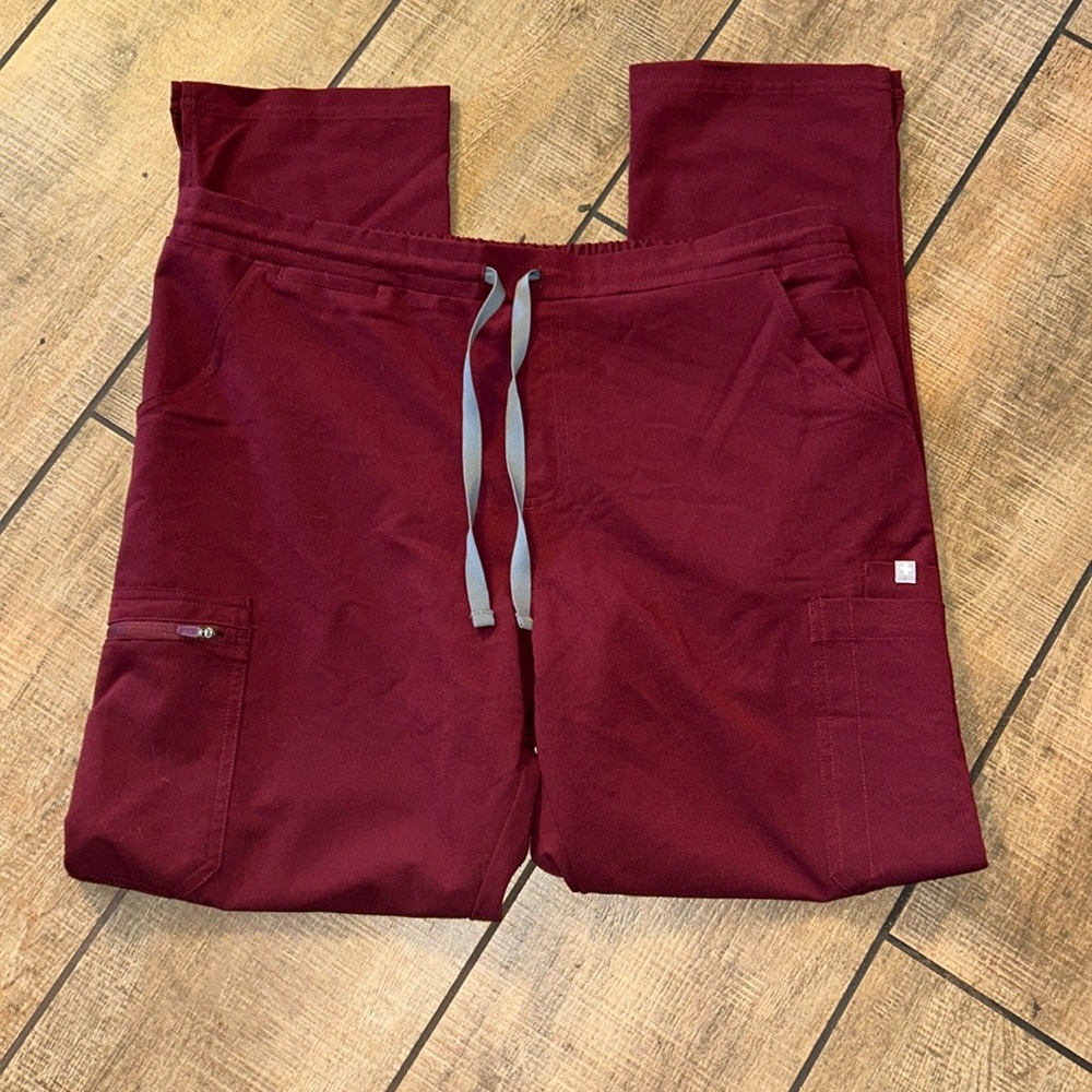 FIGS maroon scrub Sz LG pant
